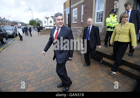 Il primo Ministro Gordon Brown e il Segretario di Stato Jacqui Smith in un centro comunitario a Bolton oggi. Foto Stock