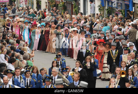 La Danza di mezzogiorno a Helston Flora giorno Foto Stock