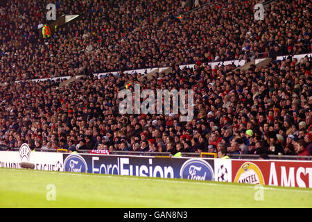 Calcio - UEFA Champions League - Gruppo D - Manchester United / Juventus. I fan di Manchester United guardano la partita Foto Stock