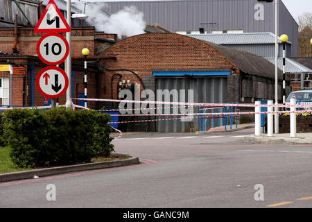 La scena al Whipps Cross University Hospital di Walthamstow, a est di Londra, dopo che un uomo è stato trovato pugnalato a morte nei giardini dell'ospedale. Foto Stock