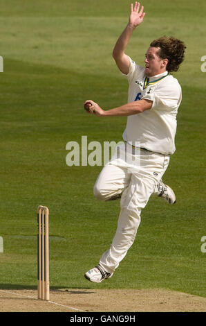 Ryan Sidebottom del Nottinghamshire durante la partita della LV County Championship Division 1 a Headingley Carnegie, Leeds. Foto Stock