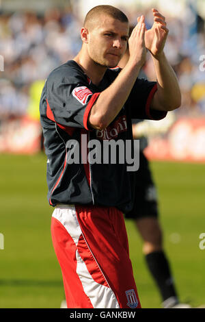 Colchester United contro Stoke City Layer Road, Colchester - 26/4/2008 i fan di Colchester si divertiscono l'ultima partita di Layer Road. Richard Cresswell, Stoke City Foto Stock