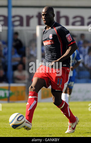 Colchester United contro Stoke City Layer Road, Colchester - 26/4/2008 i fan di Colchester si divertiscono l'ultima partita di Layer Road. Mamady Sidibe, Stoke City Foto Stock