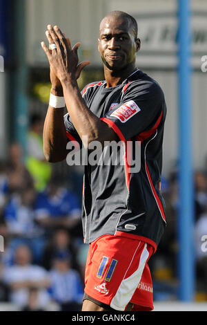 Colchester United contro Stoke City Layer Road, Colchester - 26/4/2008 i fan di Colchester si divertiscono l'ultima partita di Layer Road. Mamady Sidibe, Stoke City Foto Stock