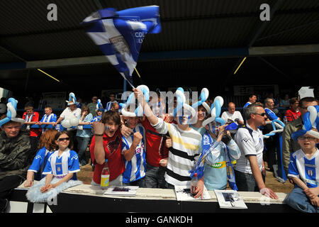 Colchester United v Stoke City Layer Road, Colchester - 26/4/2008 i fan di Colchester potranno godersi l'ultima partita mai realizzata su Layer Road. Gli appassionati di Colchester potranno godersi l'ultima partita mai realizzata a Layer Road. Foto Stock