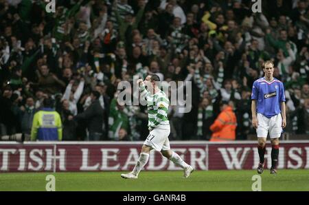 Calcio - Clydesdale Bank Scottish Premier League - Celtic v Rangers - Celtic Park. Il Celtic's Scott McDonald festeggia dopo il fischio finale Foto Stock