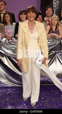 June Brown arriva per i British SOAP Awards 2008 al BBC Television Center, Wood Lane, London, W12. Foto Stock