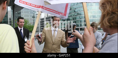 Protesta a BNP stati presso il Municipio Foto Stock