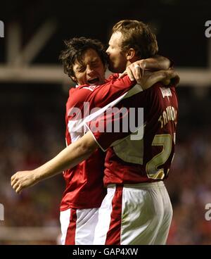 Il trundle Lee di Bristol City (r) celebra il suo primo punteggio Obiettivo del gioco con il compagno di squadra Ivan Sproule Foto Stock