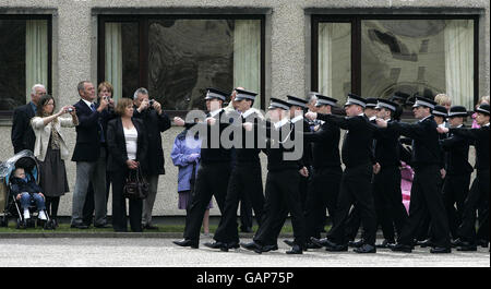 Alcune nuove reclute durante la loro sfilata al Tulliallan Police College, Scozia. Foto Stock