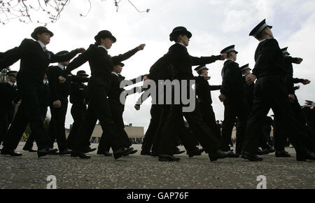 Alcune nuove reclute durante la loro sfilata al Tulliallan Police College, Scozia. Foto Stock