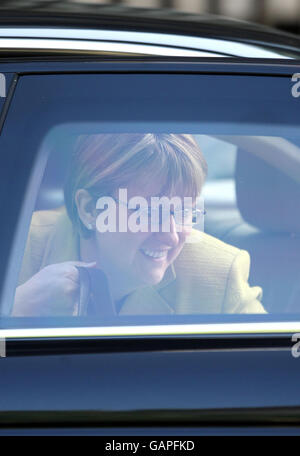 Il segretario di casa Jacqui Smith arriva per una riunione del gabinetto al 10 di Downing Street, Londra. Foto Stock