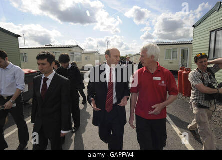 1.400 famiglie alluvione 'Still vivere in roulotte' Foto Stock