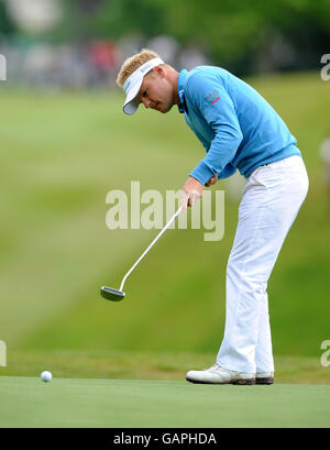 Golf - BMW PGA Championship 2008 - Round Three - Wentworth Golf Club - Virginia Water. La Danimarca Soren Kjeldsen sul 1 ° verde Foto Stock