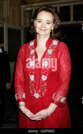 Cherie Booth QC arriva per gli Asian Women of the Year Awards, che si tengono all'Hilton Park Lane nel centro di Londra. Foto Stock