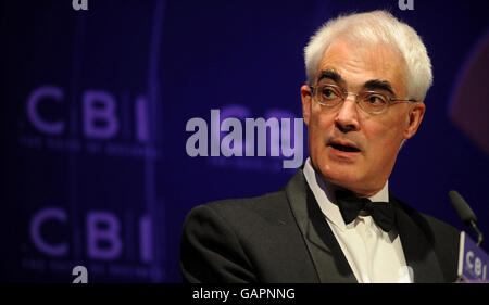 Il Cancelliere dello scacchiere Alistair Darling ha tenuto un discorso alla cena annuale della Confederazione dell'industria britannica nel centro di Londra. Foto Stock