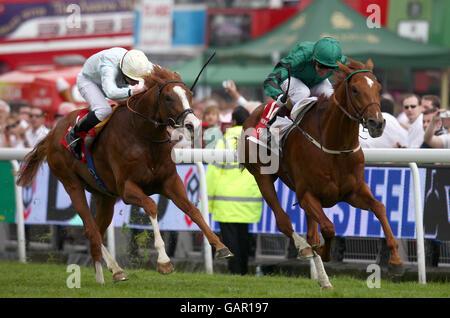 Horse Racing - 2008 il Derby Festival - Derby Day - ippodromo di Epsom Downs Foto Stock