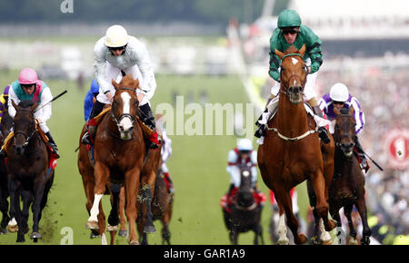 Horse Racing - 2008 il Derby Festival - Derby Day - ippodromo di Epsom Downs Foto Stock