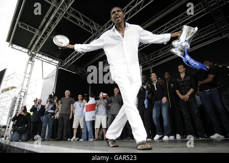 Calcio - Portsmouth Victory Parade - Portsmouth Foto Stock