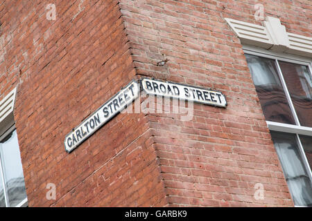 Carlton e Broad Street segni; Nottingham; Inghilterra; Regno Unito Foto Stock