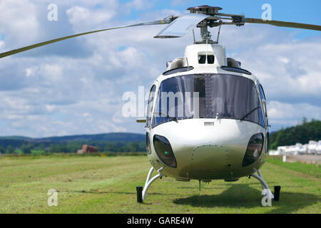 Elicottero privato di Aérospatiale come 355 Twin Squirrel Foto Stock