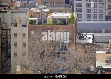 New York, Stati Uniti d'America - 16 Marzo 2016. Edifici di Manhattan con tetto terrazze. Foto Stock