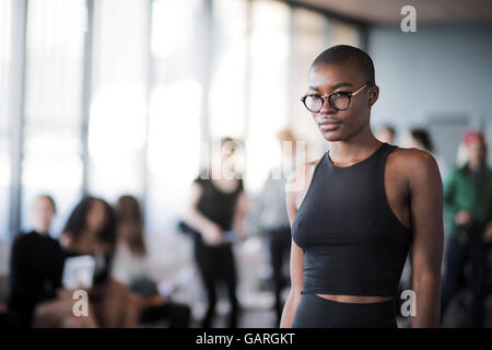 Australia. 05 Luglio, 2016. Un modello di passeggiate una passerella imaginery durante la colatura di modelli da Australia top agenzie di modellazione per il tanto atteso David Jones Primavera Estate 2016 lancio delle collezioni. Credito: Hugh Peterswald/Pacific Press/Alamy Live News Foto Stock