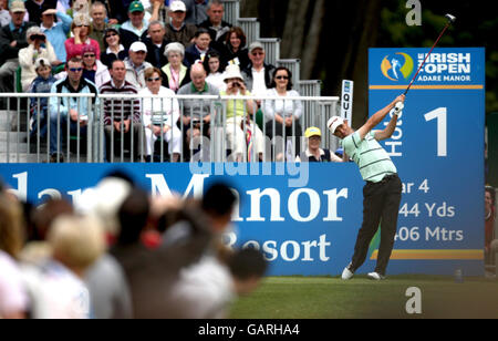 Il Padraig Harrington dell'Irlanda si tira fuori la prima volta durante l'Irish Open Third Round all'Adare Manor Hotel & Golf Resort, Adare, Co Limerick, Irlanda. Foto Stock