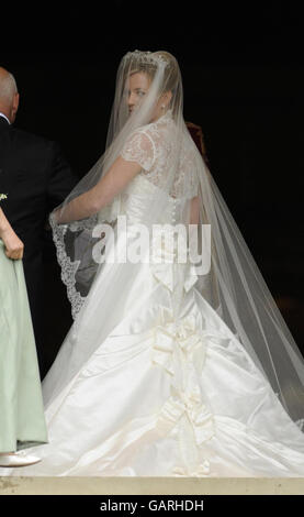 Autunno Kelly arriva per il suo matrimonio con Peter Phillips alla St George's Chapel, Windsor. Foto Stock