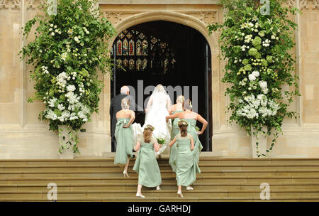 Autunno Kelly arriva per il suo matrimonio con Peter Phillips alla St George's Chapel, Windsor. Foto Stock