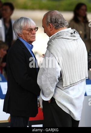 Bernie Ecclestone parla con Sir Philip Green (a destra) al Grand Prix e alla Fashion Unite all'Amber Lounge, le Meridien Beach Plaza Hotel, Monaco. Foto Stock