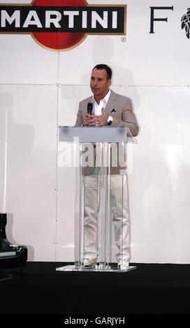 David Furnish fa un discorso al Grand Prix and Fashion Unite all'Amber Lounge, le Meridien Beach Plaza Hotel, Monaco. Foto Stock