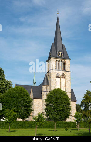 Deutschland, Renania settentrionale-Vestfalia, Altenbeken, Heilig-Kreuz-Kirche Foto Stock