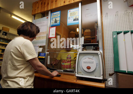 Immagine generica del negozio del villaggio e dell'ufficio postale comune di Stanton St John, vicino a Oxford, che dovrebbe chiudere martedì 10 giugno 2008. Foto Stock