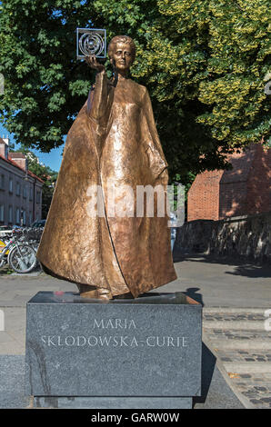 Polonia - Varsavia: monumento dedicato a Marie Sklodowska-Curie, un scienziato Polish-French, scopritore di polonio e il radio, due volte il premio Nobel. Foto Stock