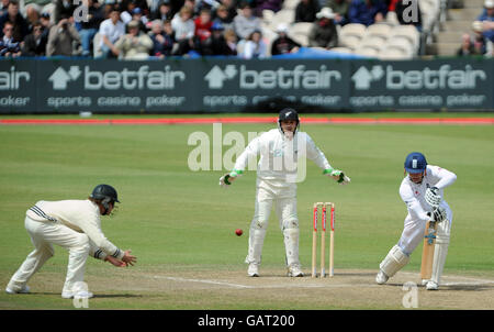 Cricket - seconda prova di npower Match - Day Four - Inghilterra / Nuova Zelanda - Old Trafford Cricket Ground. Michael Vaughan in azione Foto Stock