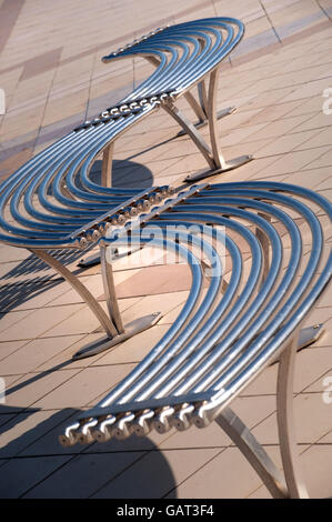 Posti a sedere su Sandhaven Promenade, South Shields Foto Stock