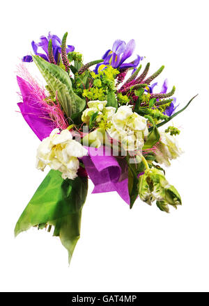 Bouquet di tulipani, iris, Veronica e altri fiori isolati su sfondo bianco. Foto Stock