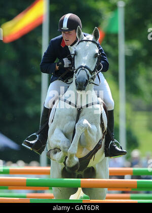 Equestre - Bramham International Horse Trials - Day Two - Bramham. Oliver Townend in sella a Flint Curtis durante le prove di Bramham International Horse Trials, Bramham, Leeds. Foto Stock