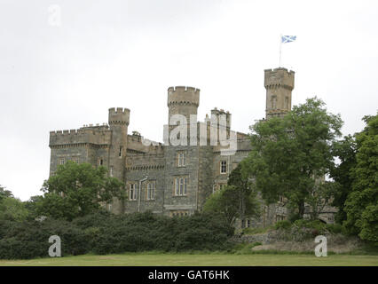 Castello di Lews a Stornoway sull'Isola di Lewis. La madre di Donald Trump è stata allevata sull'isola di Lewis prima di emigrare negli Stati Uniti. Foto Stock