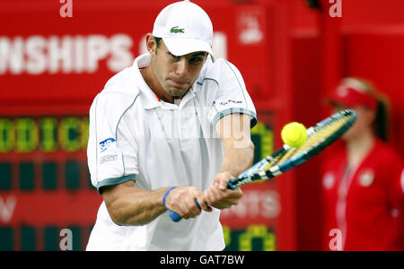 Tennis - Campionati di Artois - giorno quattro - il Club della Regina. Andy Roddick degli Stati Uniti in azione contro il Mardy Fish degli Stati Uniti durante i campionati di Artois al Queen's Club di Londra. Foto Stock