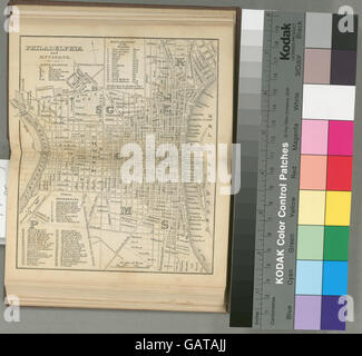 Questa mappa di Filadelfia e delle sue aree circostanti, tratta da un'indagine dell'inizio del XX secolo, mostra lo sviluppo urbano e le caratteristiche geografiche della regione all'epoca. Offre informazioni sulla crescita e l'espansione della città nei primi anni '1900 Foto Stock