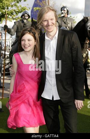 Andrew Adamson e Georgie Henley arrivano per la proiezione delle Cronache di Narnia: Prince Caspian alla O2 Arena di Londra. Foto Stock