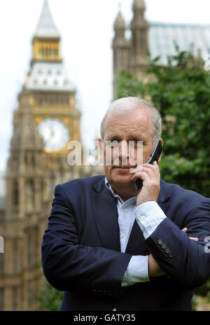 Kelvin MacKenzie può stazionare in mediante elezione Foto Stock