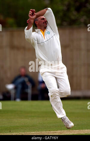 Cricket - Cheltenham & Gloucester Trophy - terzo turno - Staffordshire v Surrey. Kim Barnet, Staffordshire Foto Stock