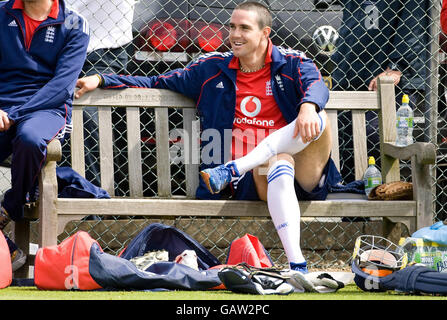 Inglese Kevin Pietersen durante la sessione di reti presso il County Ground, Edgbaston. Foto Stock