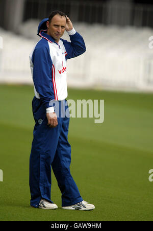 Cricket - Inghilterra / Zimbabwe - primo test npower - Nets. Nasser Hussain inglese alla sessione odierna di reti Foto Stock