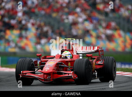 Felipe massa della Ferrari sulla strada della vittoria durante il Gran Premio di Magny-Cours, Nevers, Francia. Foto Stock