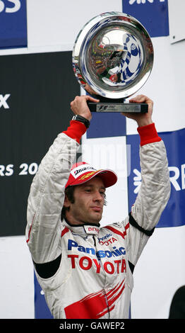 Jarno Trulli della Toyota festeggia il suo terzo posto durante il Gran Premio di Magny-Cours, Nevers, Francia. Foto Stock