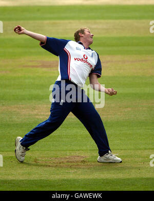 Cricket - Inghilterra / Zimbabwe - primo test npower - Nets. Anthony McGrath in Inghilterra alla sessione odierna delle reti Foto Stock